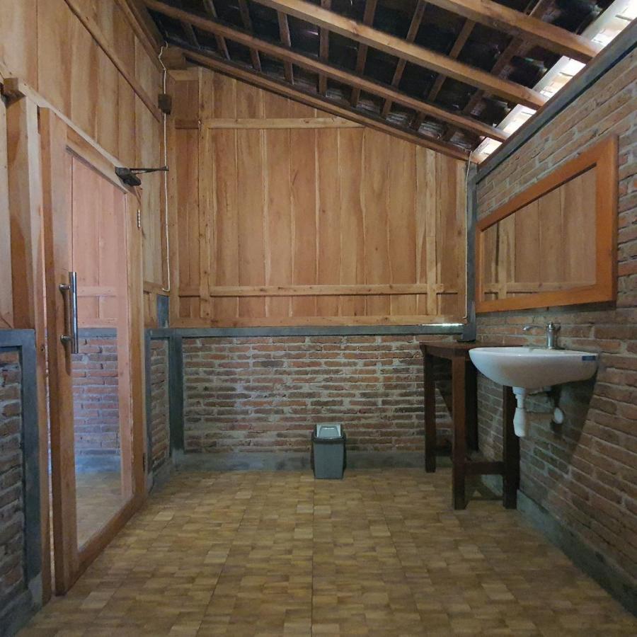 Pinarak Homestay バニュワンギ エクステリア 写真
